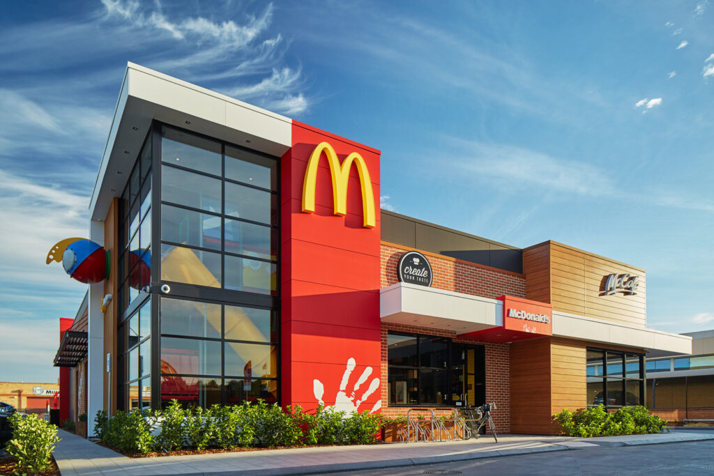 ᐈ 5 найбільших ресторанів McDonalds у світі - великі МакДональдси - самий велики Макдональдз 2024