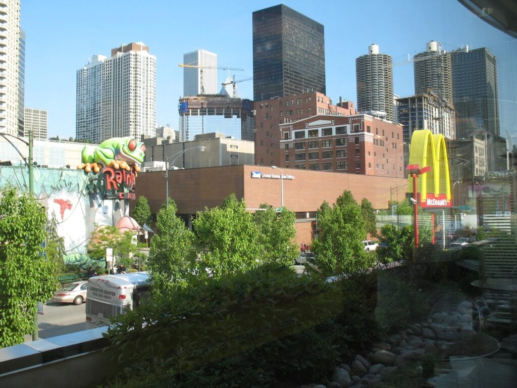 ᐈ 5 найбільших ресторанів McDonalds у світі - великі МакДональдси - самий велики Макдональдз 2024