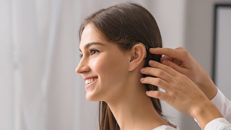Потеря слуха: Сколько служат слуховые аппараты?