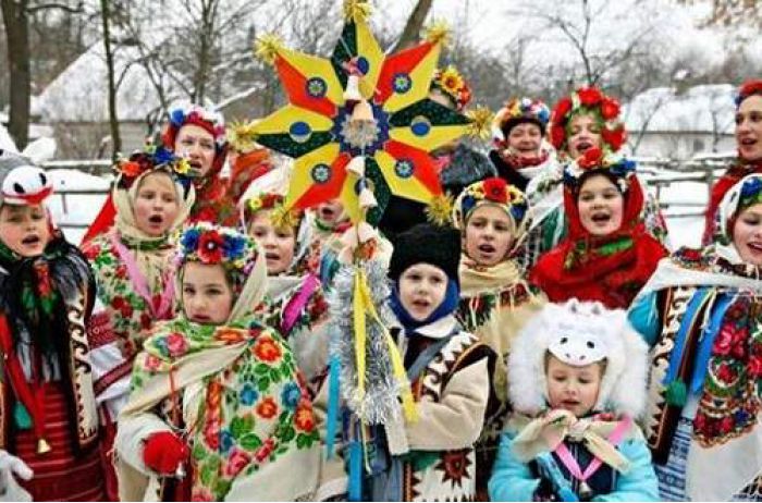 Різдвяні колядки: готуємось до Різдва разом