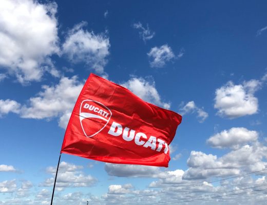 Кому корисно обрати прапор на замовлення