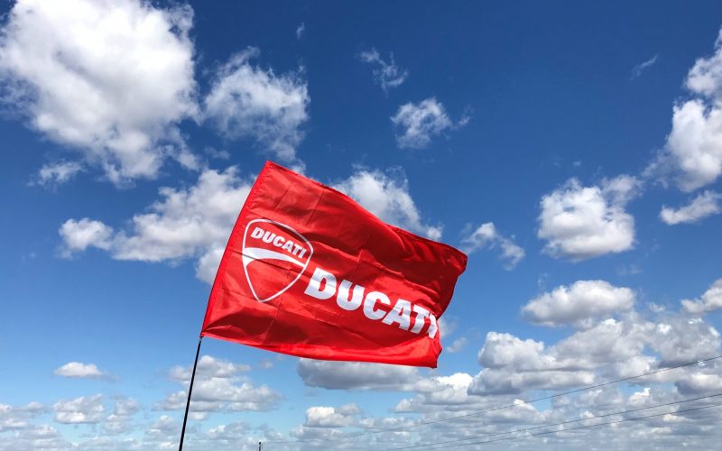 Кому корисно обрати прапор на замовлення