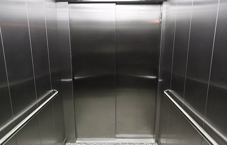 Купити вантажний ліфт в Україні: компанія Leolift