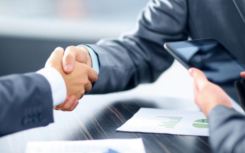 Порівняння Литви та Естонії: де дешевше обслуговування компанії та простіше складання звітності?