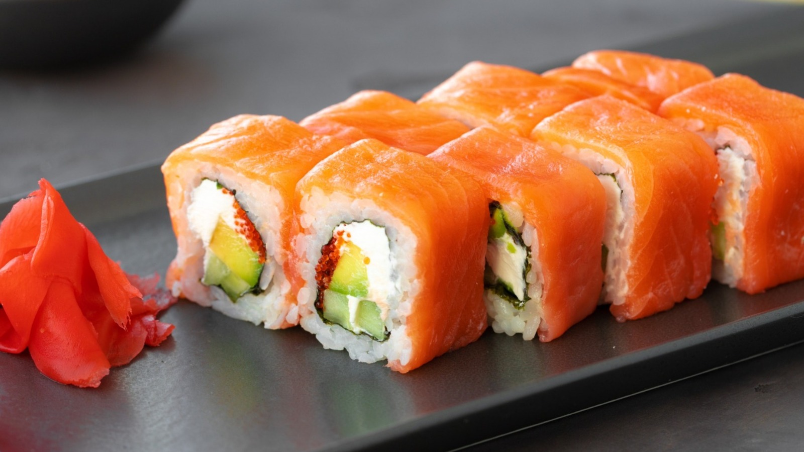 Кому идеально зайдут роллы Филадельфия с доставкой